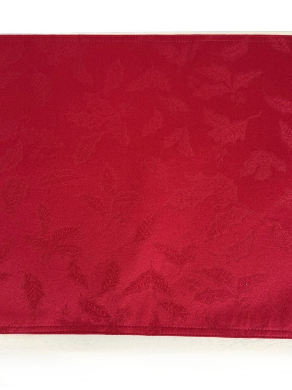 Lenox Red Holly Damask 8 Piece Linen Set of 4 Placemats & 4 Napkins Unused